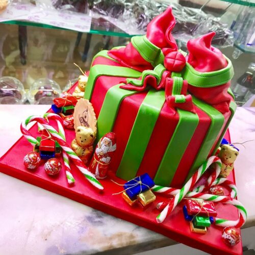 Gift-Wrapped Christmas Cake