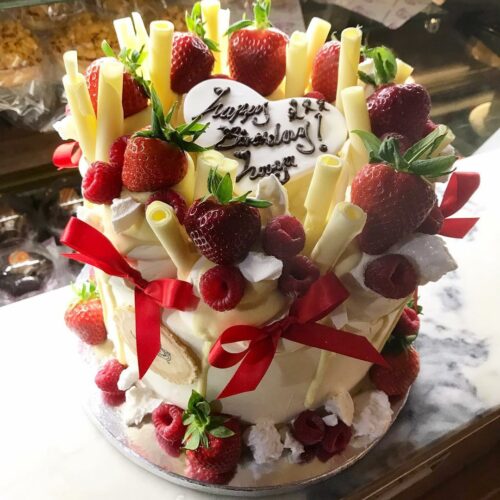 Snow White Large Sponge Cake